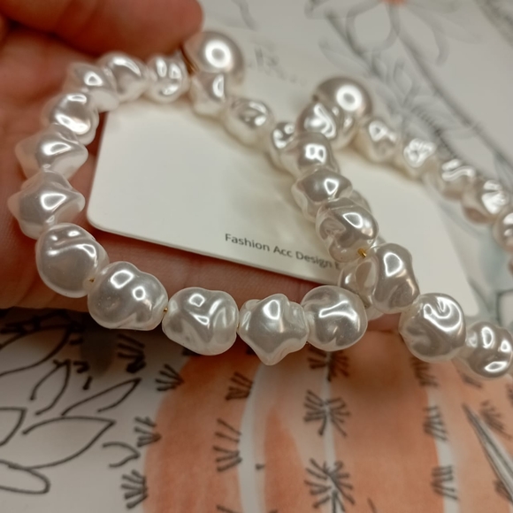 Pearlcore Statement Earrings - Picture 14 of 16